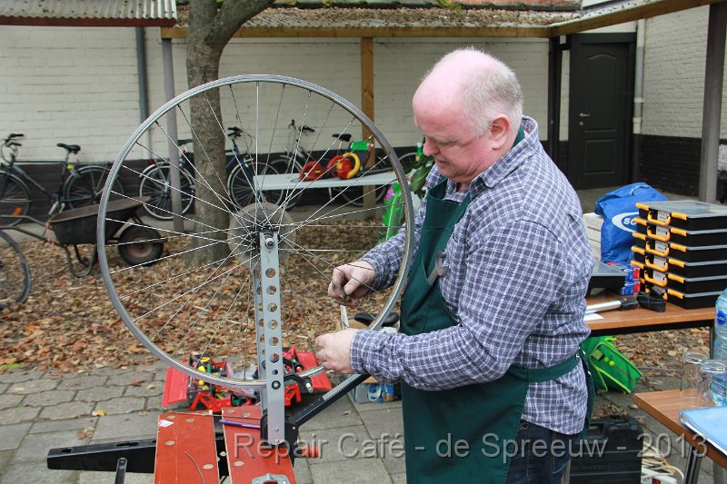 IMG_4745.JPG - hij is met een klusje van lange adem bezig