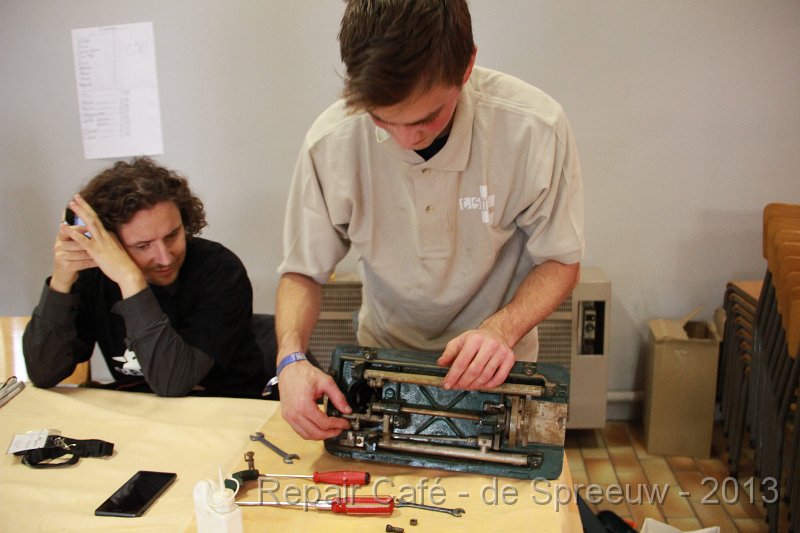 IMG_4755.JPG - ik wist niet dat ge van naaien zo vast kon lopen