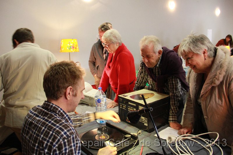 IMG_4784.JPG - hopelijk krijgen ze dat nog in gang, want hiervoor wisselstukken vinden, dat zal niet makkelijk zijn