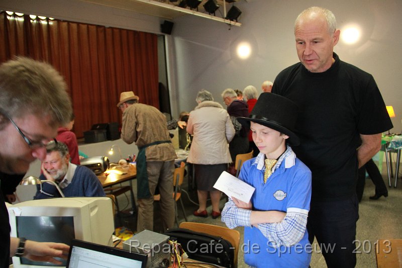 IMG_4803.JPG - oei, zoon, ik weet niet of dat nog te repareren valt