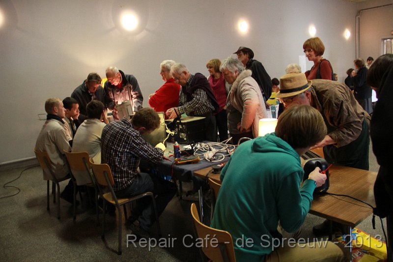 IMG_4806.JPG - het was vreed druk aan de kant van de electriekers