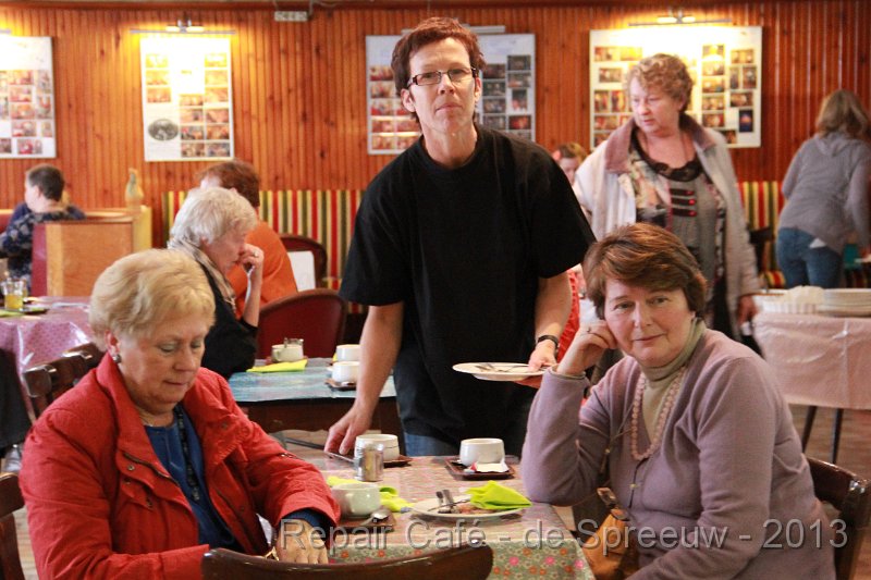 IMG_4813.JPG - het afruimen gebeurde nog manueel, die afruimrobot was nog niet hersteld
