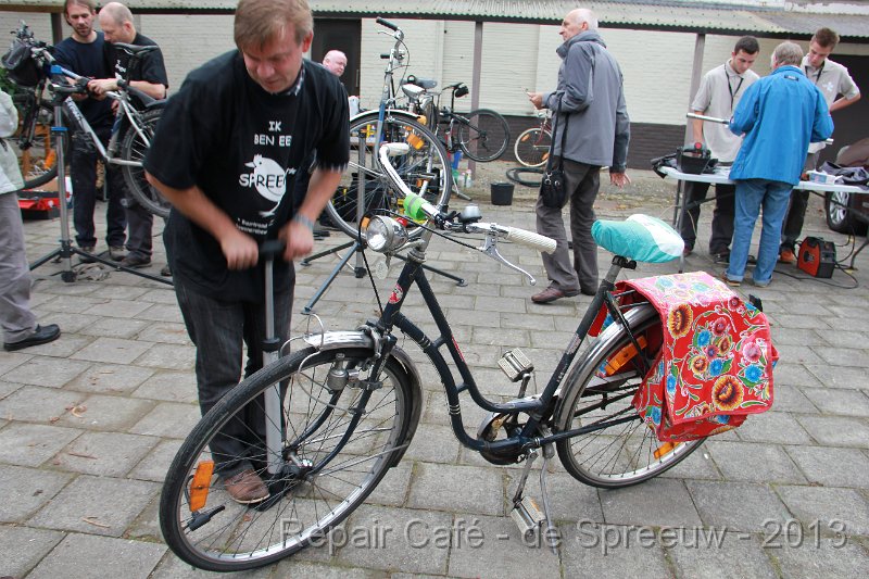 IMG_4849.JPG - extra service, de banden worden bijgepompt