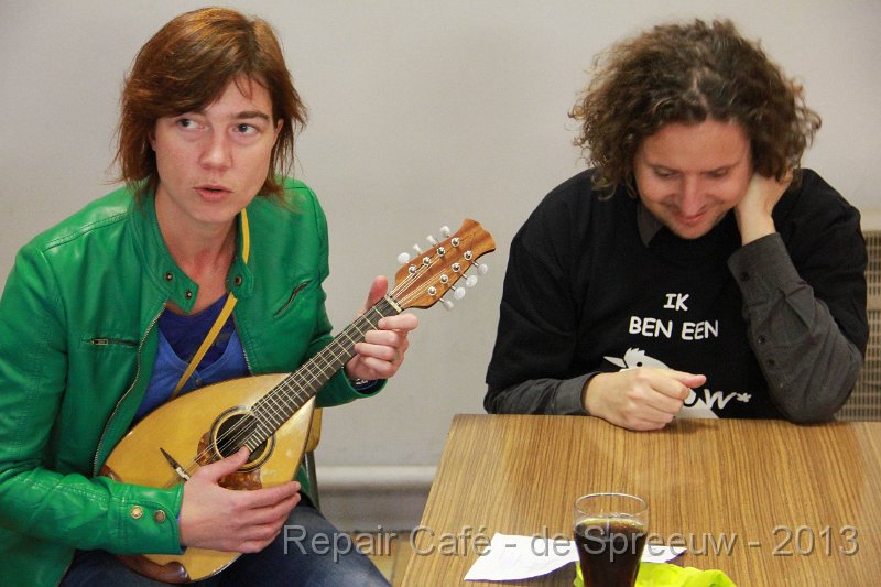 IMG_4870.JPG - kijk of beter luister... zo speel ik