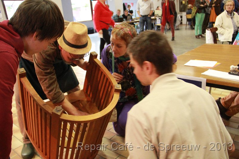 IMG_4900.JPG - kijk, dat kraakt hier altijd als ik mij in dat stoeleke laat ploffen