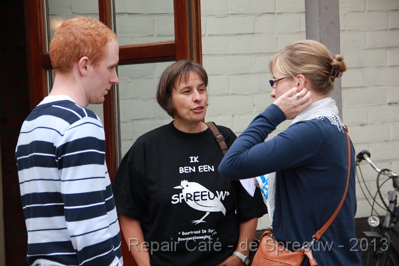 IMG_4944.JPG - en als ze nu nog mijn oorbellen kunnen herstellen...