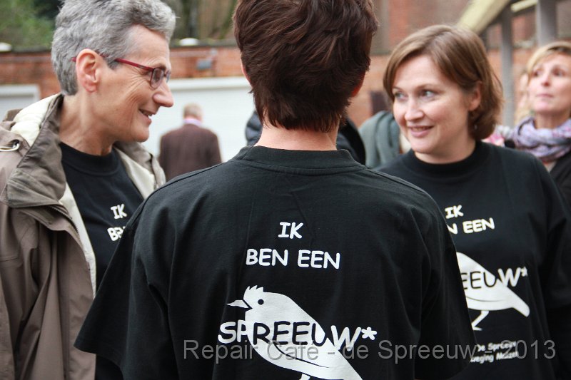 IMG_4973.JPG - hier spreekt men van een nest spreeuwen