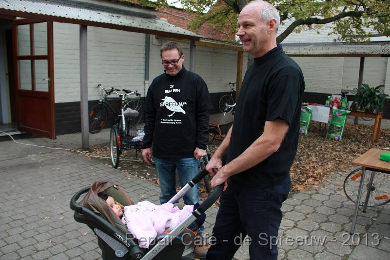 IMG_4986.JPG - kom, we gaan in het café éne pakken