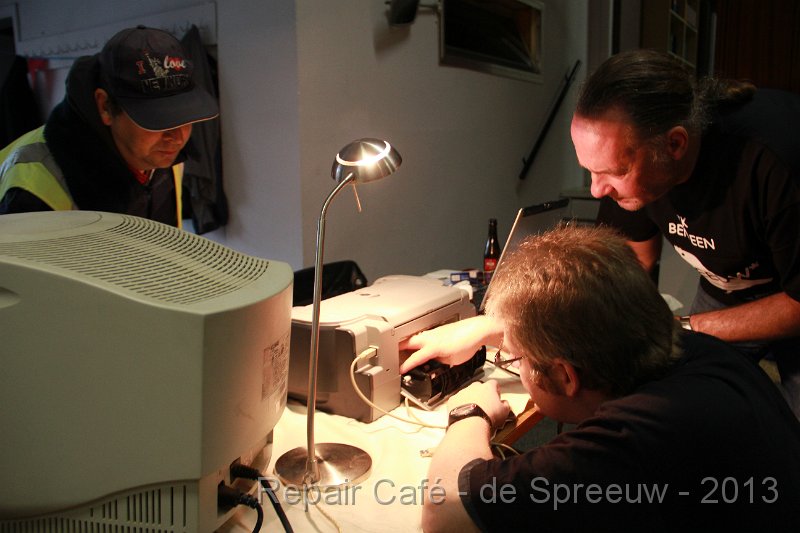 IMG_5003.JPG - ondertussen zijn die hier vollop bezig