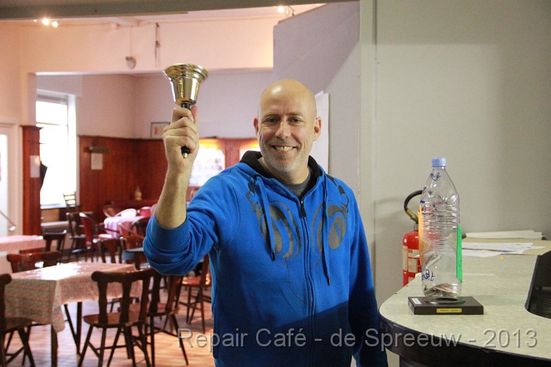 IMG_5009.JPG - zodat ook hij even voor klokkenluider kon spelen