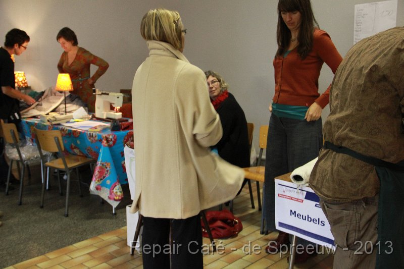 IMG_5015.JPG - en voilà, die jas is ingekort