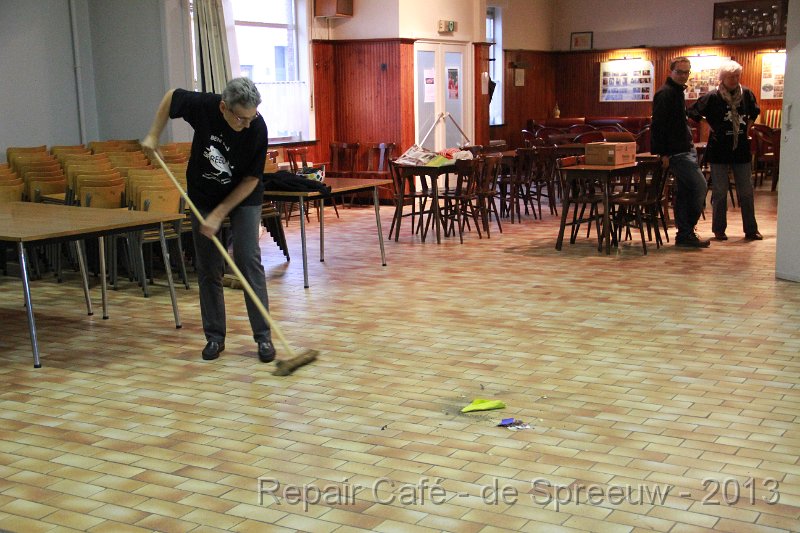 IMG_5070.JPG - de kuisploeg aan het werk