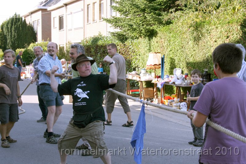 IMG_7801.JPG - voor hem speelt het geen rol aan welke kant hij trekt, als hij maar wint...