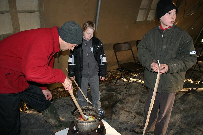 IMG_0425.JPG - roeren in het potje...