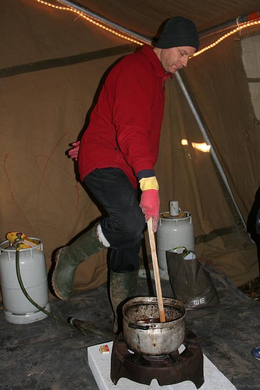 IMG_0431.JPG - en op een been de was klaarmaken voor de fakkels...