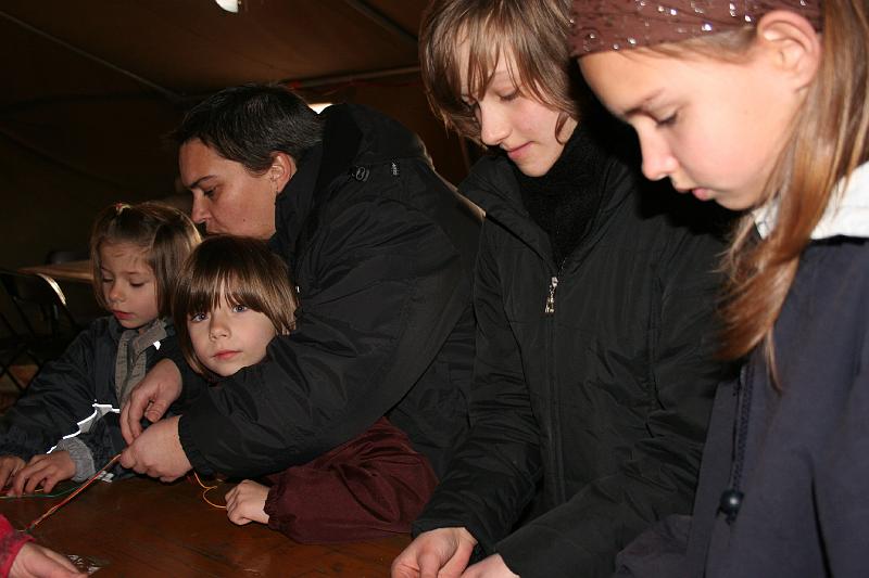 IMG_0433.JPG - ondertussen bij de lampionnenmakers...