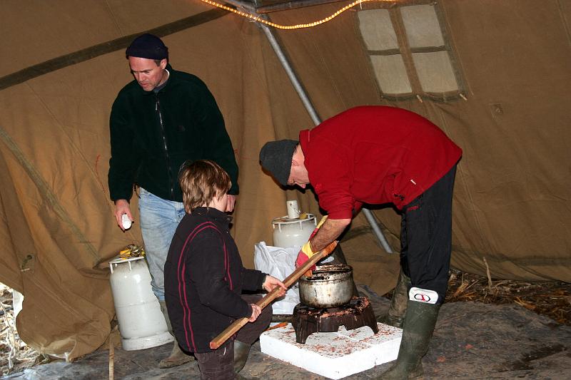 IMG_0481.JPG - nu zijn er toch nog zeker, met ne fakkel...