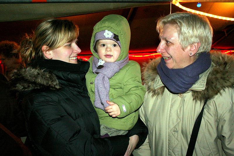 IMG_0630.JPG - wa voor ne rare kwiet komt daar nu aan?