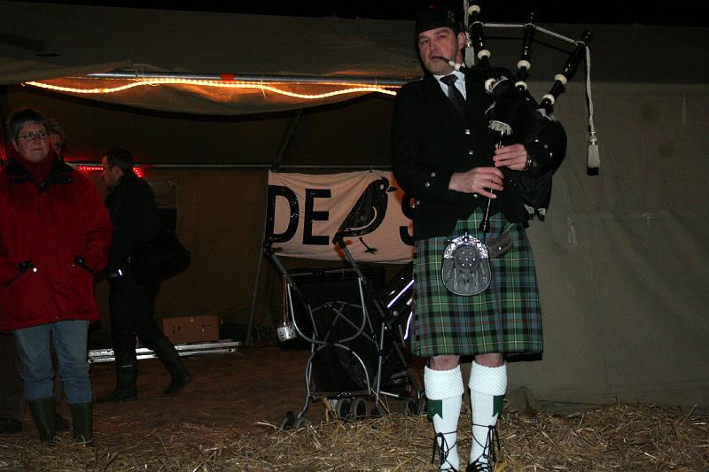 IMG_0634.JPG - als dat beest nu nie zo in mijn zij zou willen prikken...