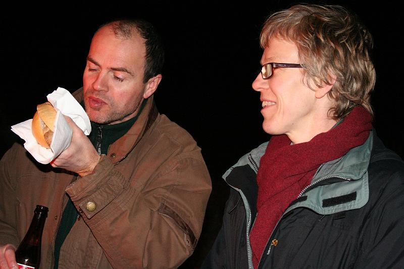 IMG_0681.JPG - bier en worst, daar kunnen de mannen ook van leven...