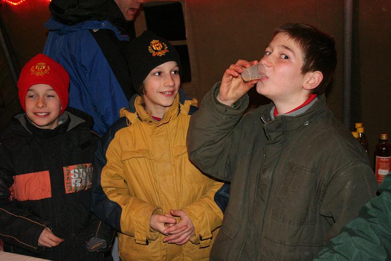 IMG_0758.JPG - kom laat mij dat laatste kloetske maar uitdrinken...