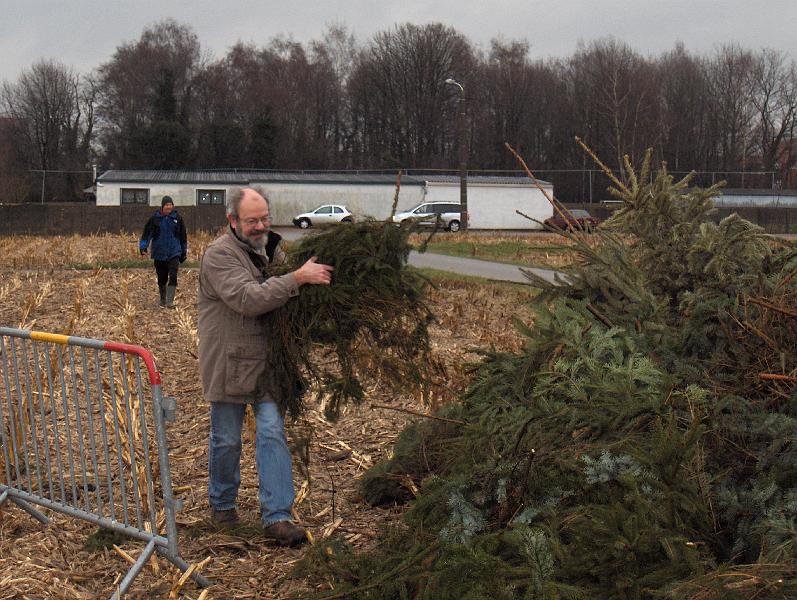 HPIM4363.JPG - aha, wat takjes verzamelen voor het vuur vanavond...