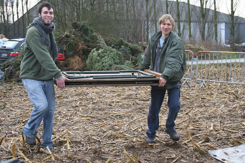 IMG_0402.JPG - hela, hela, wij willen ook wat tafelen...