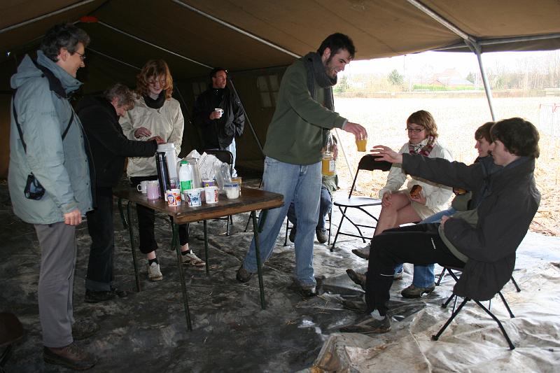 IMG_0406.JPG - iedereen een sappeke, zeer voorbeeldig...(toen toch)