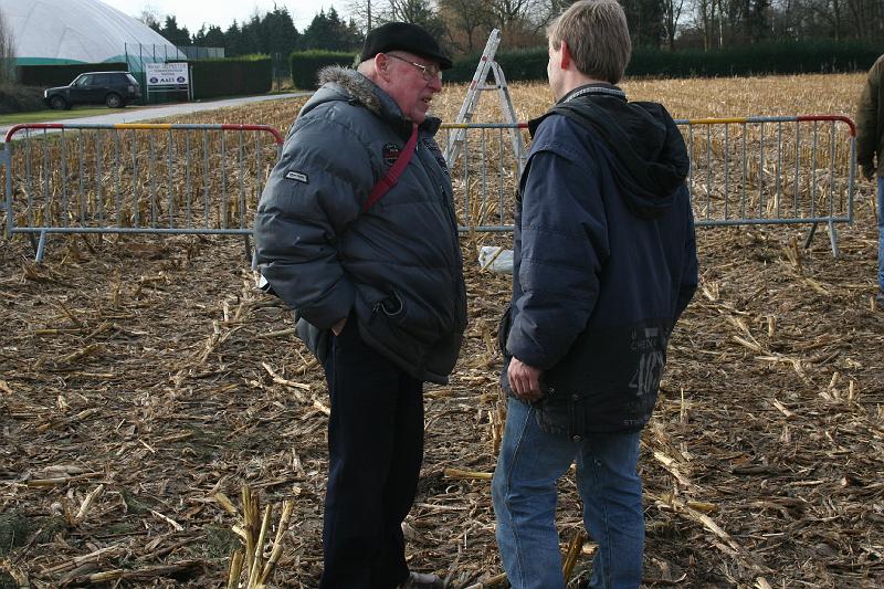 IMG_0415.JPG - coordinatie vergadering met de vuurmeester...