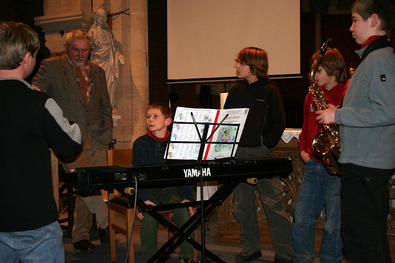 IMG_0559.JPG - de regiemeester geeft de laatste instrukties