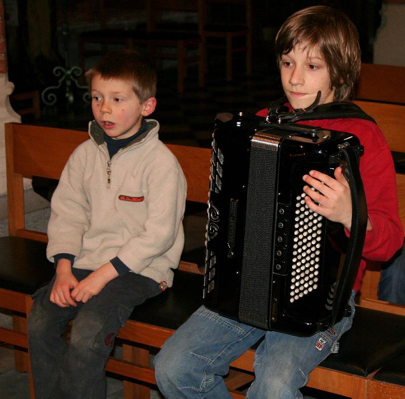 IMG_0568.JPG - tot een harmonica toe