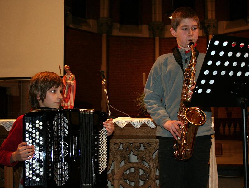 IMG_0577.JPG - niettegenstaande de vele gaten in het muziekstuk, lieten onze muziekantjes zich niet van de wijs brengen...